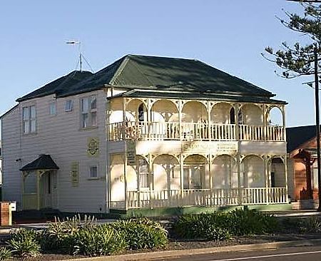 Mon Logis Hotel Napier Exterior photo