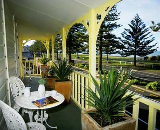 Mon Logis Hotel Napier Exterior photo